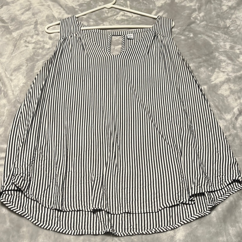 Old navy XL white and navy pinstripe peak hole sleeveless blouse